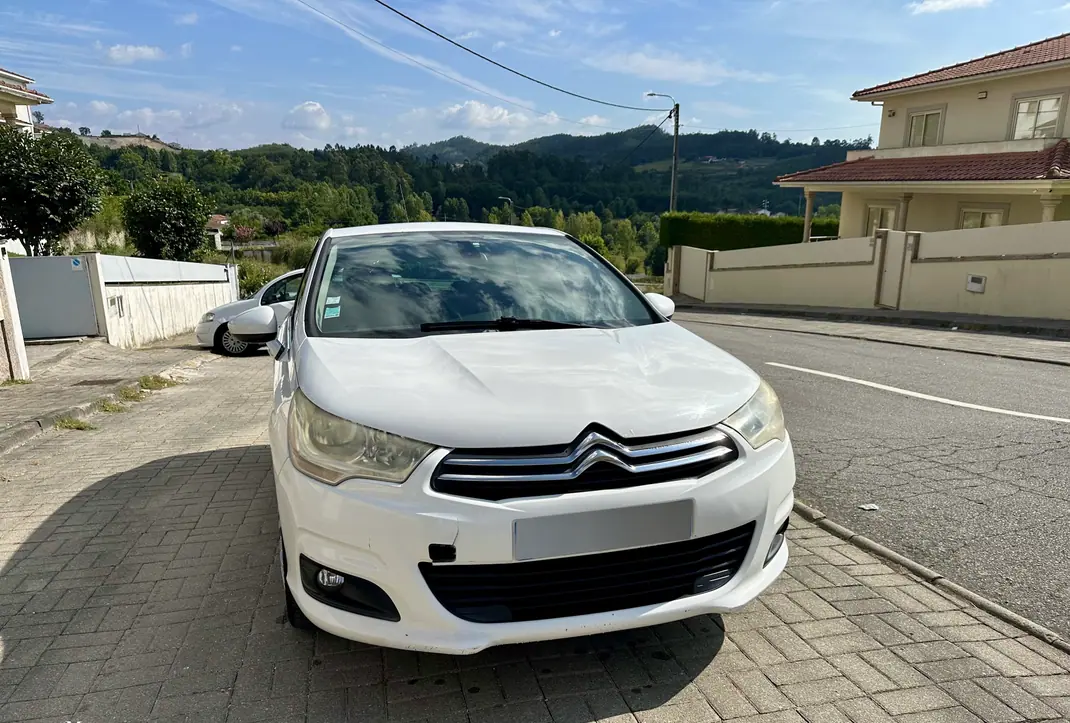 Citroën C4 2012 - 6750 EUR, 266000 km - AUTO.MOTO.pt - 266000km - foto 1 de 7