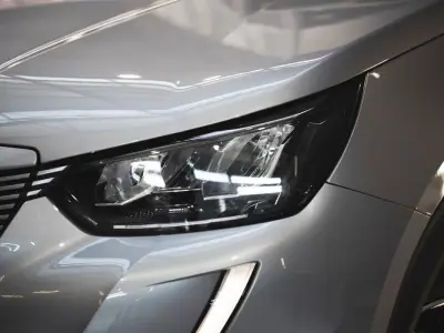 Peugeot e-2008 2023 - 20750 EUR, 50011 km - AUTO.MOTO.pt - 50011km - foto 10 de 21