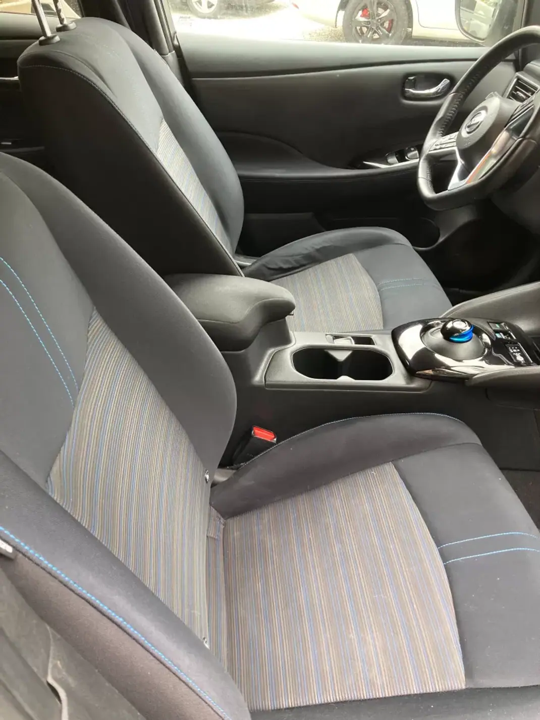 Nissan Leaf 2019 - 13500 EUR, 81279 km - AUTO.MOTO.pt - 81279km - foto 16 de 20