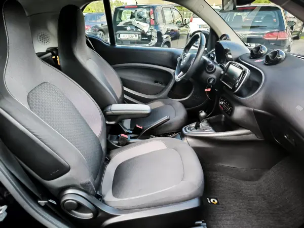 Smart ForTwo Coupé 2021 - 9950 EUR, 102000 km - AUTO.MOTO.pt - 102000km - foto 18 de 32