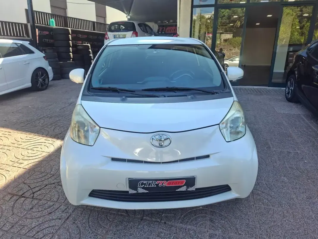 Toyota iQ 2009 - 7900 EUR, 156884 km - 156884km - foto 4 de 27