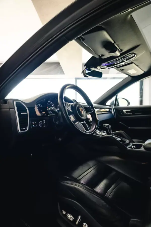 Porsche Cayenne Coupé 2019 - 62900 EUR, 253000 km - AUTO.MOTO.pt - 253000km - foto 25 de 40