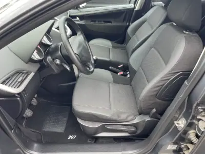 Peugeot 207 2011 - 5450 EUR, 211655 km - AUTO.MOTO.pt - 211655km - foto 11 de 24