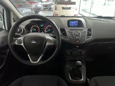 Ford Fiesta 2015 - 9990 EUR, 126498 km - AUTO.MOTO.pt - 126498km - foto 10 de 23