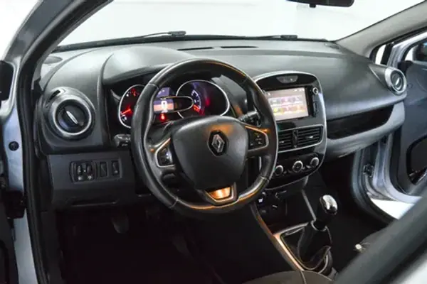 Renault Clio 2016 - 13550 EUR, 109000 km - AUTO.MOTO.pt - 109000km - foto 9 de 13