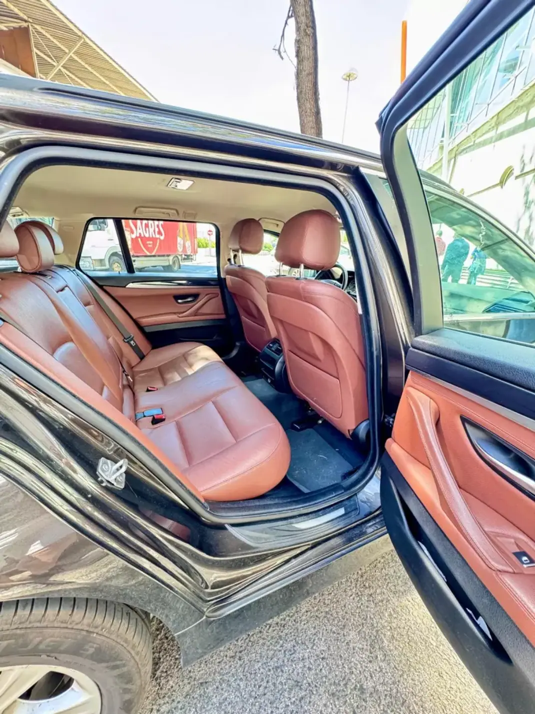 BMW 518 2014 - 13900 EUR, 219000 km - AUTO.MOTO.pt - 219000km - foto 7 de 20