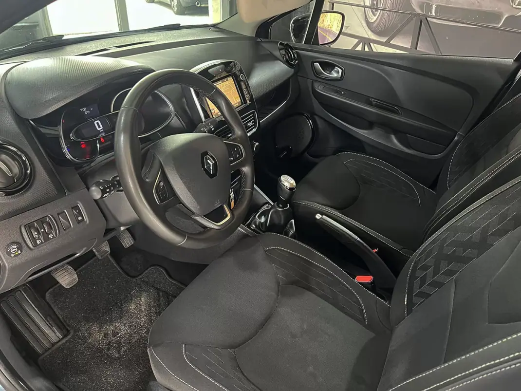 Renault Clio 2019 - 10800 EUR, 122674 km - AUTO.MOTO.pt - 122674km - foto 6 de 22