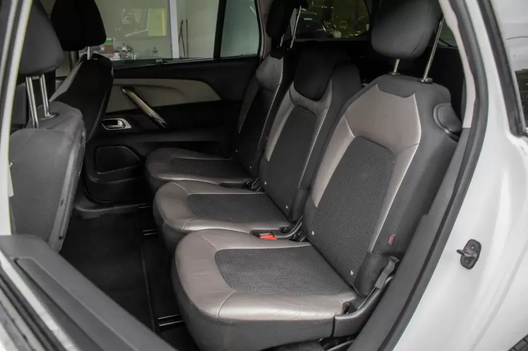 Citroën C4 Spacetourer 2019 - 10550 EUR, 304577 km - AUTO.MOTO.pt - 304577km - foto 29 de 45