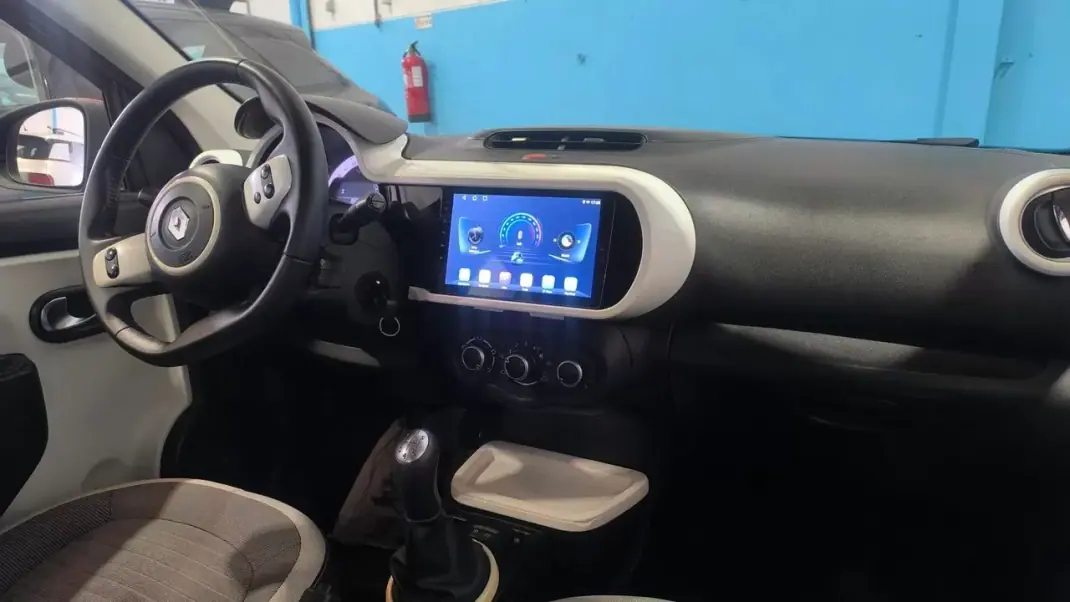 Renault Twingo 2014 - 6500 EUR, 150000 km - 150000km - foto 2 de 15