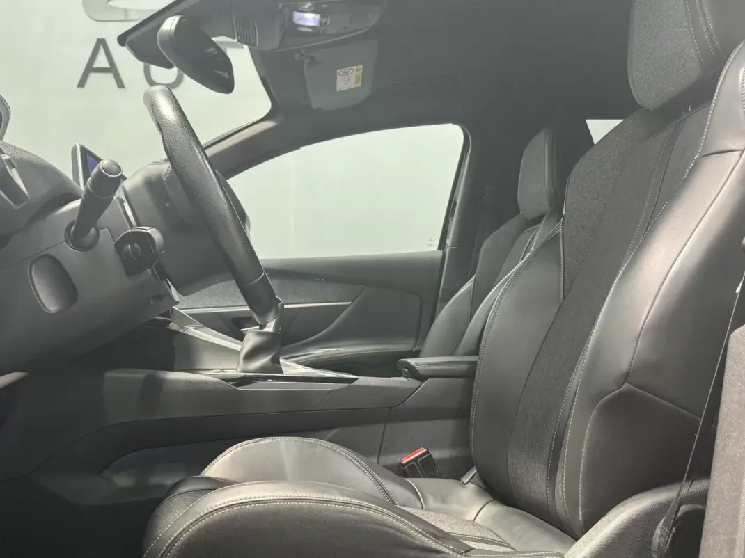 Peugeot 3008 2018 - 16990 EUR, 121000 km - AUTO.MOTO.pt - 121000km - foto 26 de 31