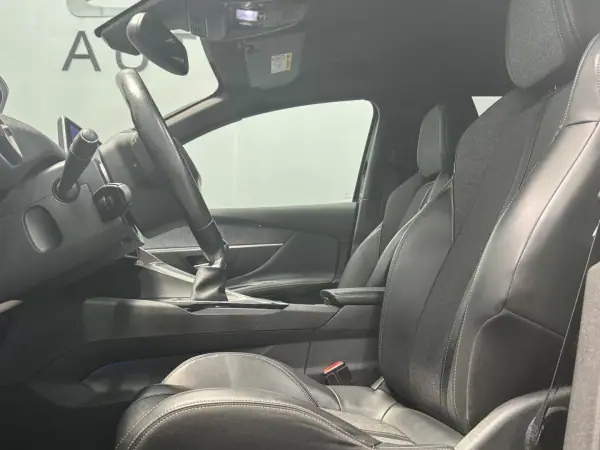 Peugeot 3008 2018 - 16990 EUR, 121000 km - AUTO.MOTO.pt - 121000km - foto 26 de 31