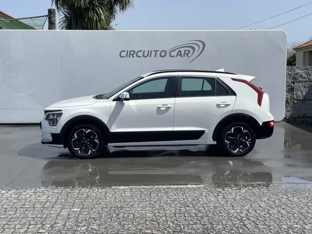 Kia Niro EV 2022 - 25850 EUR, 52642 km - AUTO.MOTO.pt - 52642km - foto 2 de 44