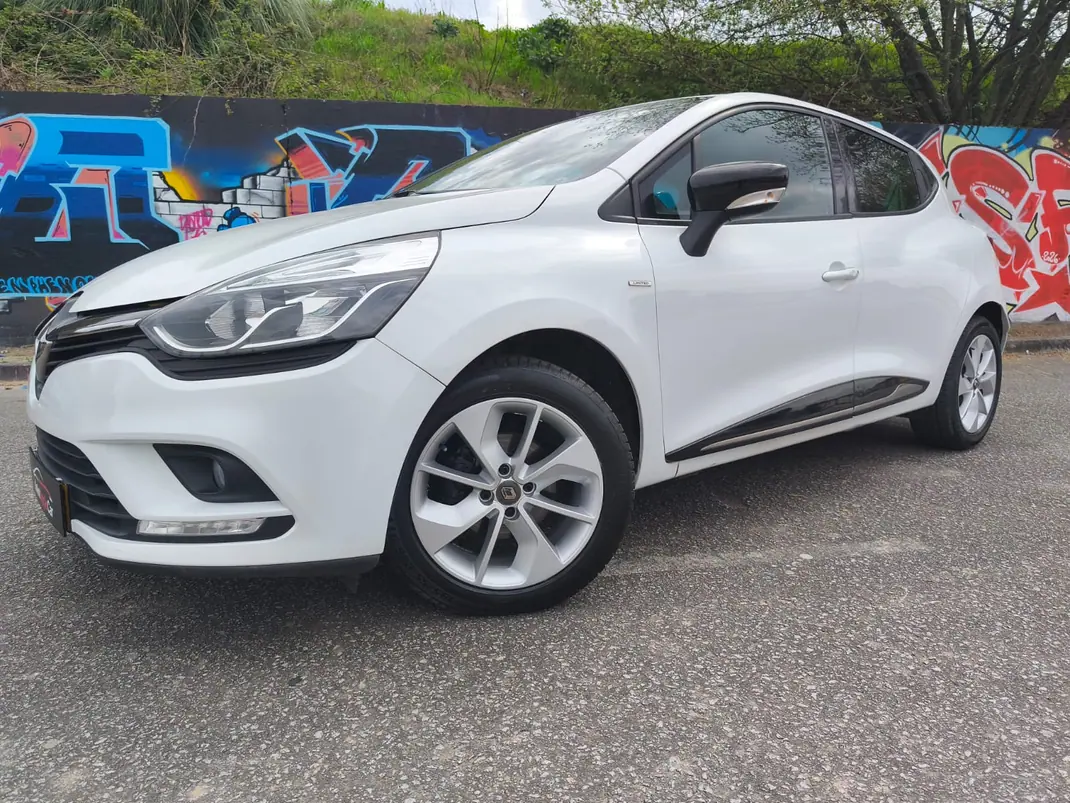 Renault Clio 2018 - 10950 EUR, 117726 km - AUTO.MOTO.pt - 117726km - foto 8 de 23
