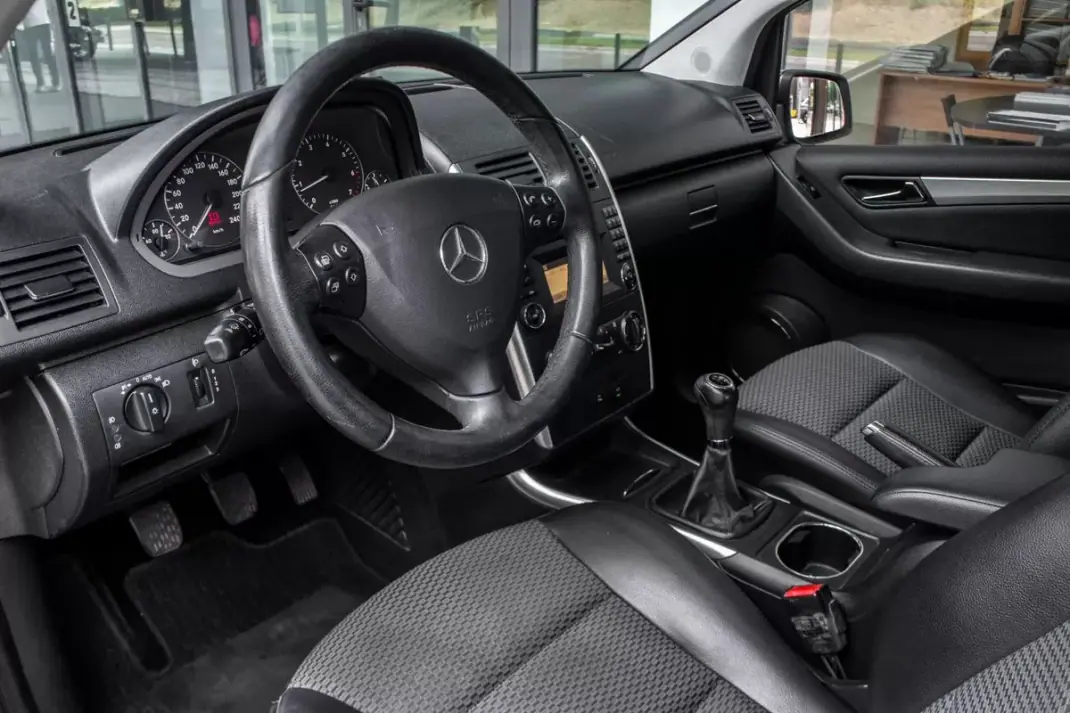 Mercedes-Benz A 160 2009 - 6890 EUR, 111084 km - AUTO.MOTO.pt - 111084km - foto 24 de 34