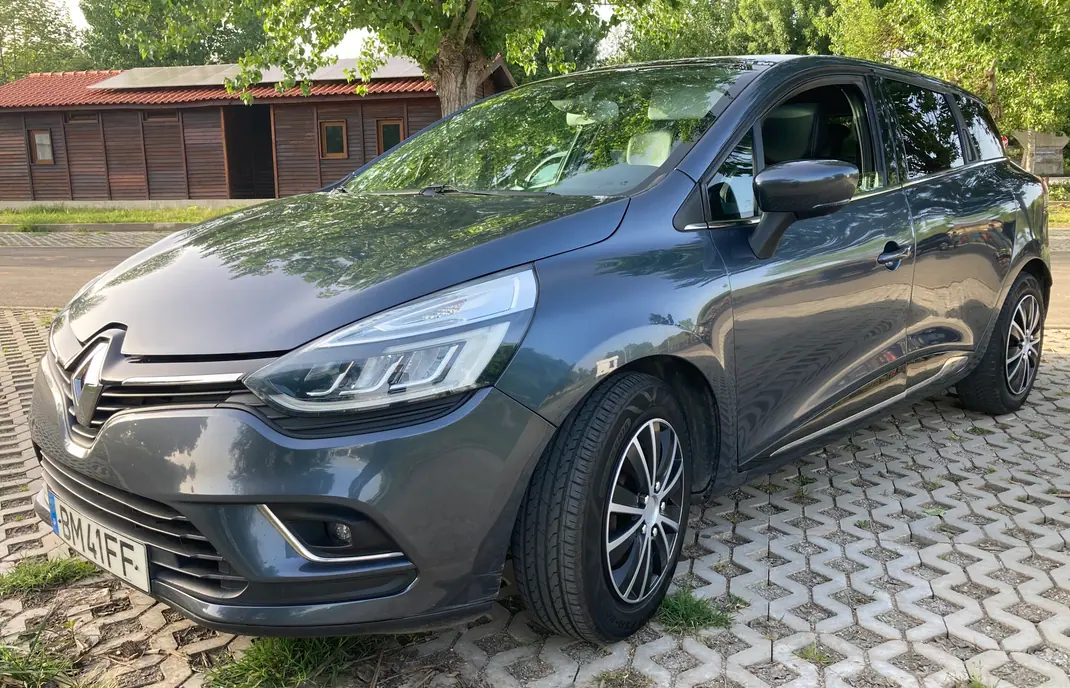 Renault Clio Sport Tourer 2019 - 9100 EUR, 178600 km - AUTO.MOTO.pt - 178600km - foto 3 de 16