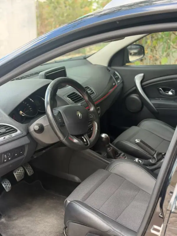 Renault Mégane 2015 - 11900 EUR, 162337 km - AUTO.MOTO.pt - 162337km - foto 7 de 10