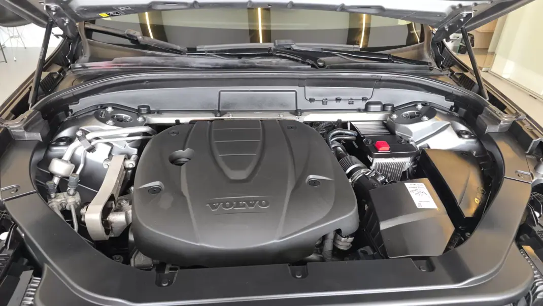 Volvo XC 60 2018 - 23500 EUR, 242396 km - AUTO.MOTO.pt - 242396km - foto 29 de 55