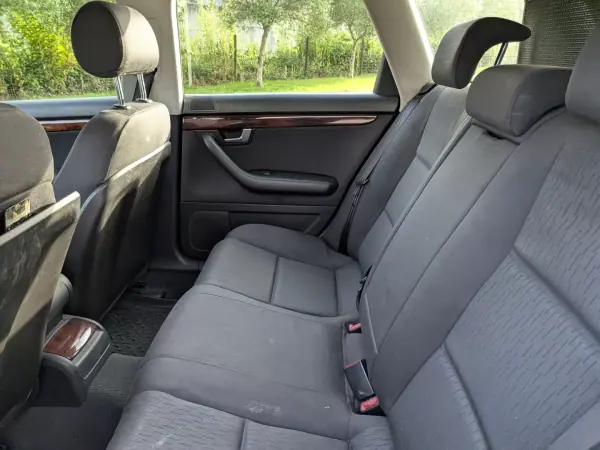 Audi A4 Avant 2006 - 6750 EUR, 300000 km - AUTO.MOTO.pt - 300000km - foto 9 de 9