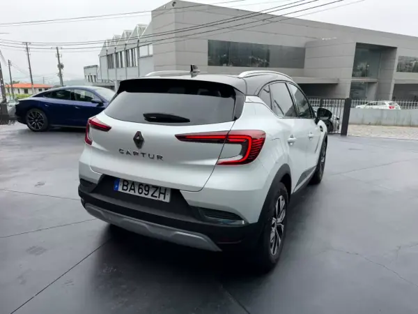 Renault Captur 2023 - 17900 EUR, 70999 km - AUTO.MOTO.pt - 70999km - foto 5 de 14