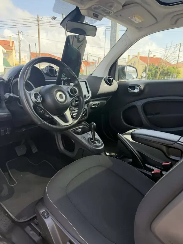 Smart Fortwo Cabrio 2018 - 12480 EUR, 70000 km - AUTO.MOTO.pt - 70000km - foto 2 de 3