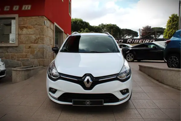 Renault Clio Sport Tourer 2020 - 12990 EUR, 53000 km - AUTO.MOTO.pt - 53000km - foto 2 de 36