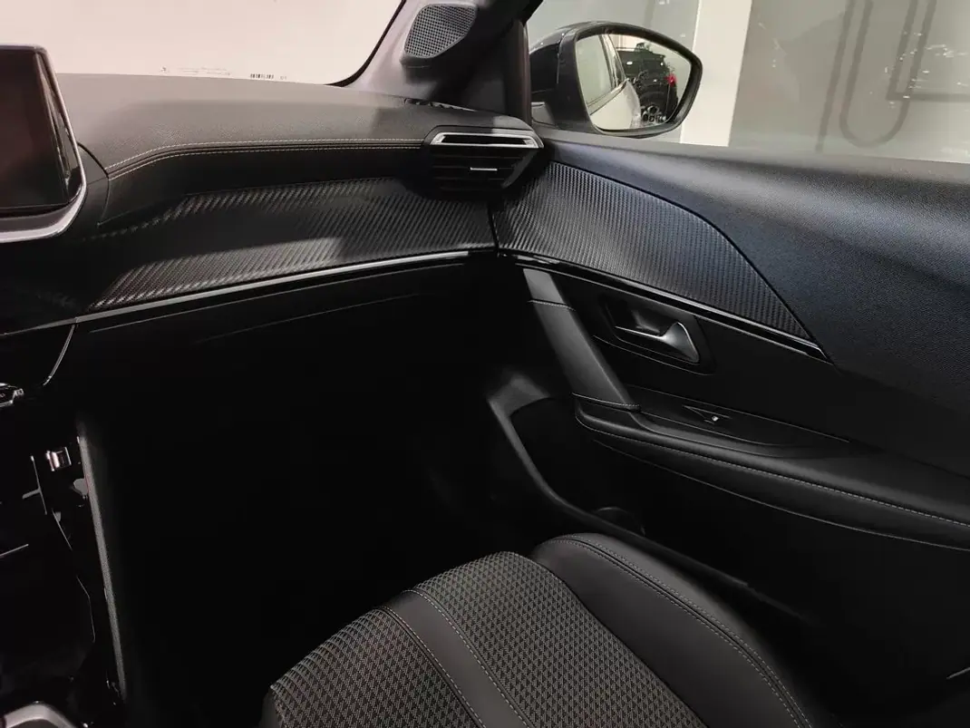 Peugeot 208 2021 - 13750 EUR, 80000 km - 80000km - foto 48 de 49