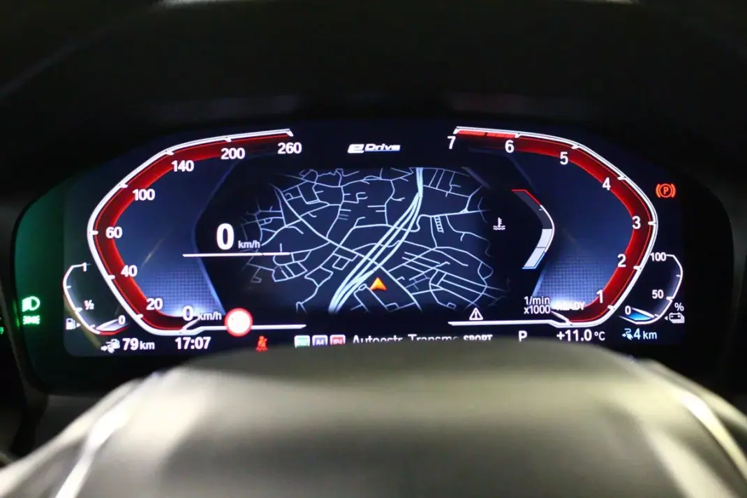 BMW 320 2021 - 26800 EUR, 137000 km - AUTO.MOTO.pt - 137000km - foto 19 de 28