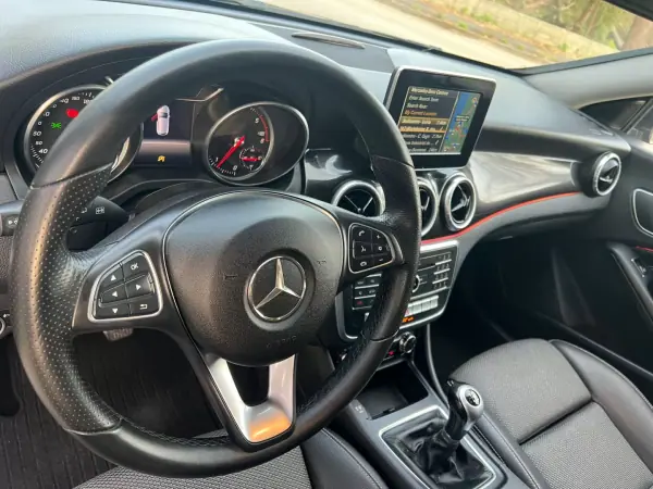 Mercedes-Benz CLA 180 2017 - 18650 EUR, 124000 km - AUTO.MOTO.pt - 124000km - foto 22 de 38