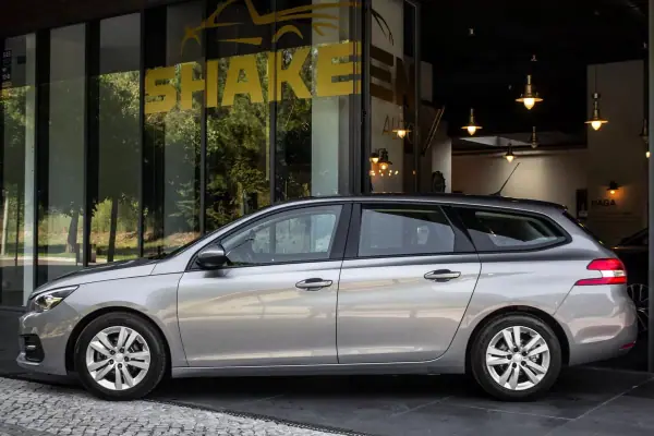 Peugeot 308 SW 2019 - 8250 EUR, 315740 km - AUTO.MOTO.pt - 315740km - foto 2 de 37
