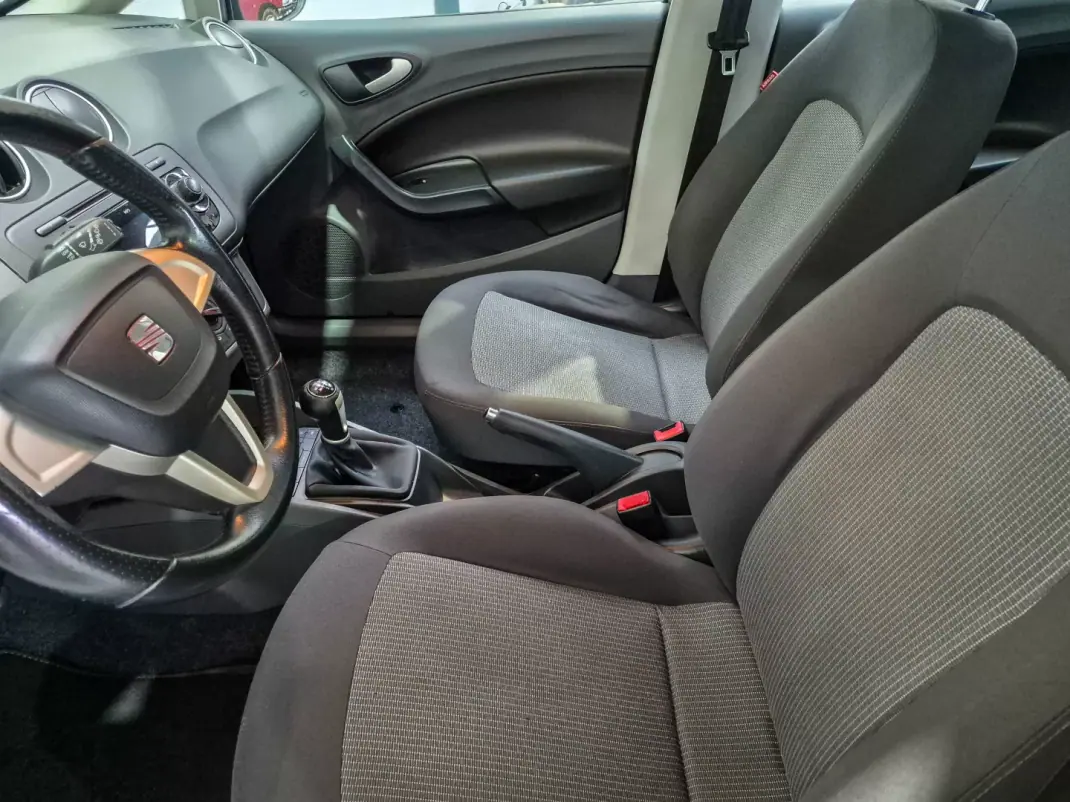 SEAT Ibiza ST 2011 - 7500 EUR, 152873 km - AUTO.MOTO.pt - 152873km - foto 7 de 8