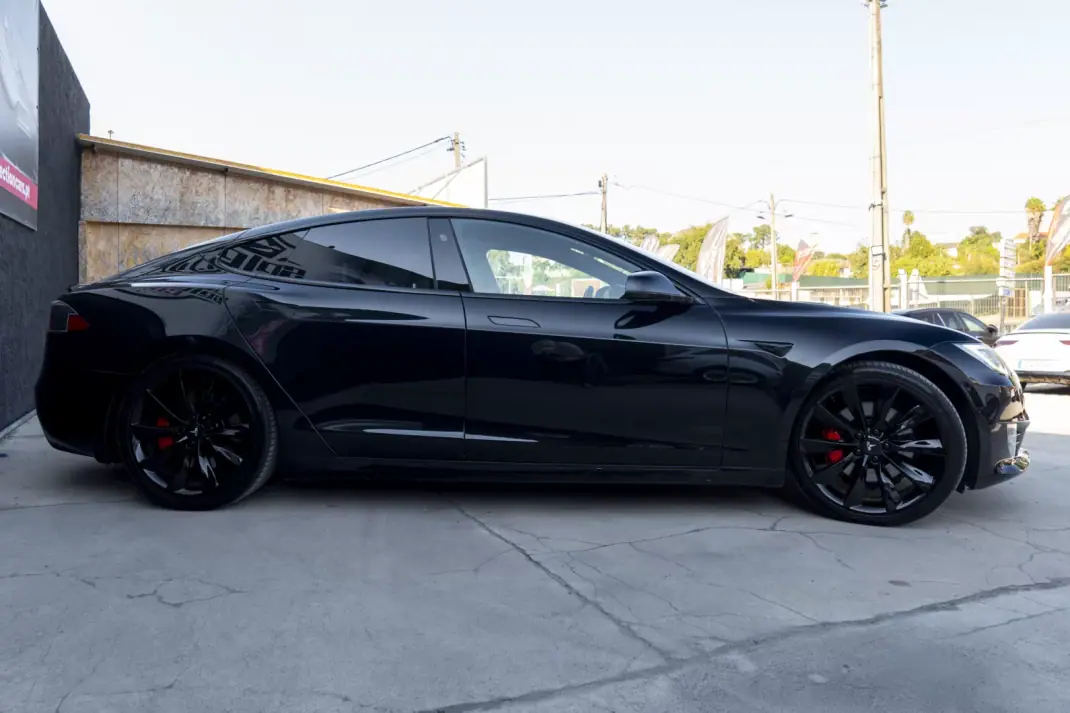 Tesla Model S 2018 - 26900 EUR, 119000 km - AUTO.MOTO.pt - 119000km - foto 6 de 25