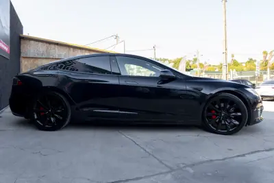 Tesla Model S 2018 - 26900 EUR, 119000 km - AUTO.MOTO.pt - 119000km - foto 6 de 25
