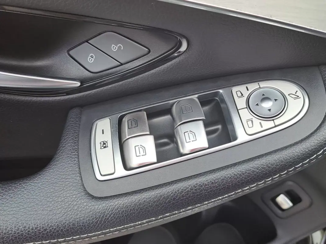 Mercedes-Benz GLC 220 2018 - 37900 EUR, 160312 km - 160312km - foto 27 de 48