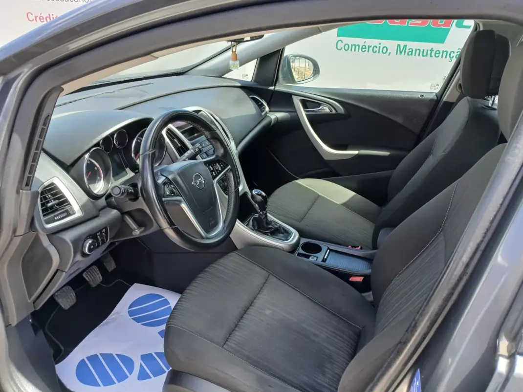 Opel Astra Sports Tourer 2011 - 6750 EUR, 153222 km - AUTO.MOTO.pt - 153222km - foto 16 de 25