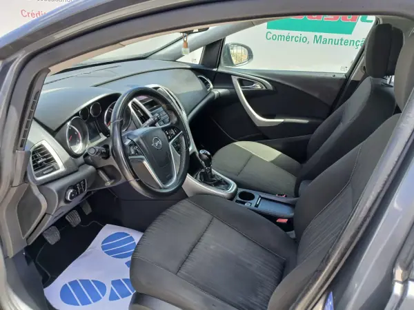 Opel Astra Sports Tourer 2011 - 6750 EUR, 153222 km - AUTO.MOTO.pt - 153222km - foto 16 de 25
