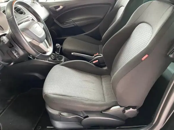 SEAT Ibiza 2011 - 7490 EUR, 134000 km - AUTO.MOTO.pt - 134000km - foto 8 de 34