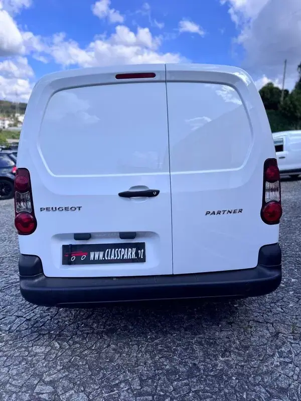 Peugeot 2017 - 10900 EUR, 168000 km - AUTO.MOTO.pt - 168000km - foto 5 de 8