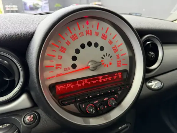 MINI 3 Portas 2012 - 10450 EUR, 137040 km - AUTO.MOTO.pt - 137040km - foto 27 de 34