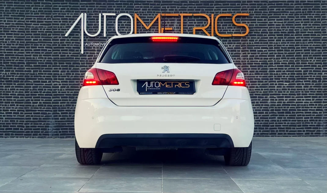 Peugeot 308 2014 - 12500 EUR, 151000 km - AUTO.MOTO.pt - 151000km - foto 8 de 16