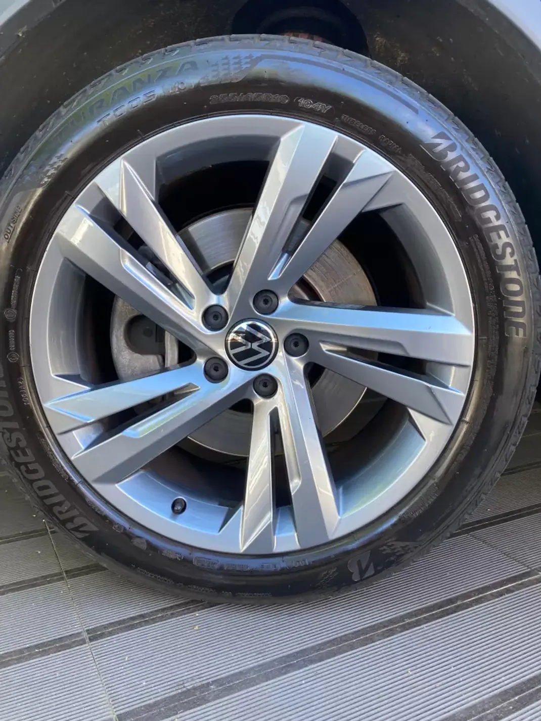 Volkswagen Tiguan 2022 - 32900 EUR, 65994 km - AUTO.MOTO.pt - 65994km - foto 23 de 24