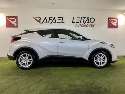 Toyota C-HR 2022 — foto 6 de 33