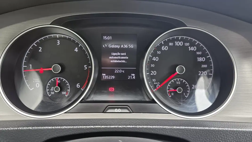 Volkswagen Golf 2015 - 14990 EUR, 135000 km - AUTO.MOTO.pt - 135000km - foto 18 de 26