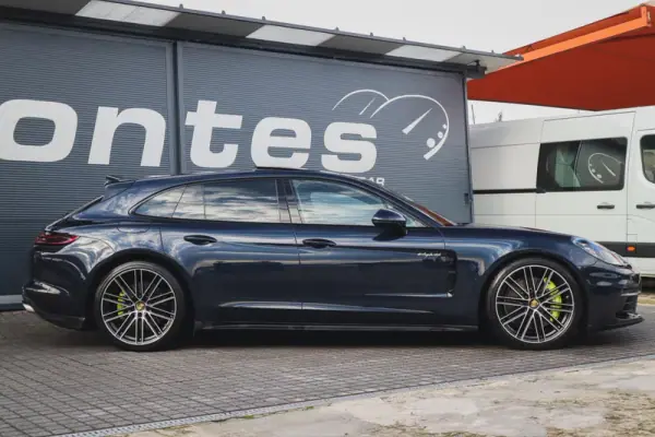 Porsche Panamera Sport Turismo 2019 - 67480 EUR, 97640 km - AUTO.MOTO.pt - 97640km - foto 16 de 71