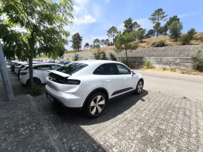 Porsche Macan 2025 - 76875 EUR, 17000 km - AUTO.MOTO.pt - 17000km - foto 4 de 19