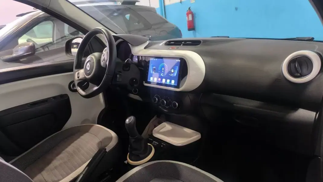 Renault Twingo 2014 - 6500 EUR, 150000 km - 150000km - foto 9 de 15