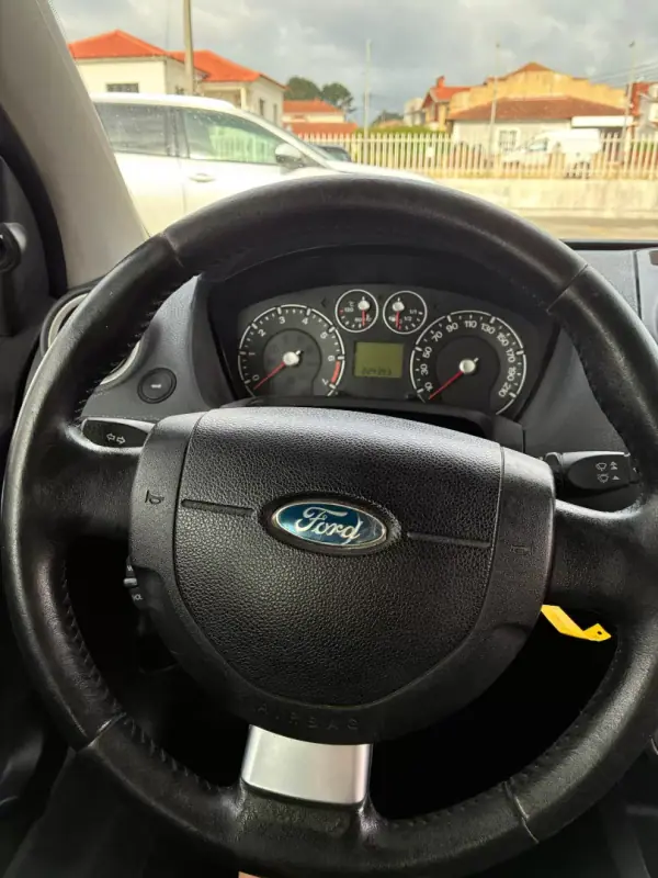 Ford Fiesta 2008 - 3250 EUR, 224000 km - AUTO.MOTO.pt - 224000km - foto 19 de 21