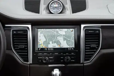 Porsche Macan 2016 - 49950 EUR, 131000 km - AUTO.MOTO.pt - 131000km - foto 36 de 53