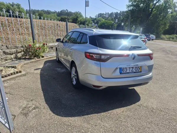 Renault Mégane Sport Tourer 2017 - 9640 EUR, 190239 km - AUTO.MOTO.pt - 190239km - foto 3 de 11