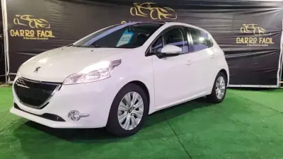 Peugeot 208 2014 - 7990 EUR, 148000 km - AUTO.MOTO.pt - 148000km - foto 2 de 15