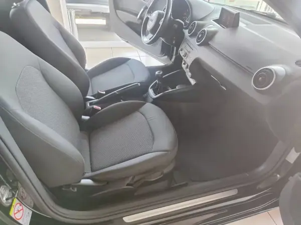 Audi A1 2011 - 8650 EUR, 215600 km - AUTO.MOTO.pt - 215600km - foto 15 de 32